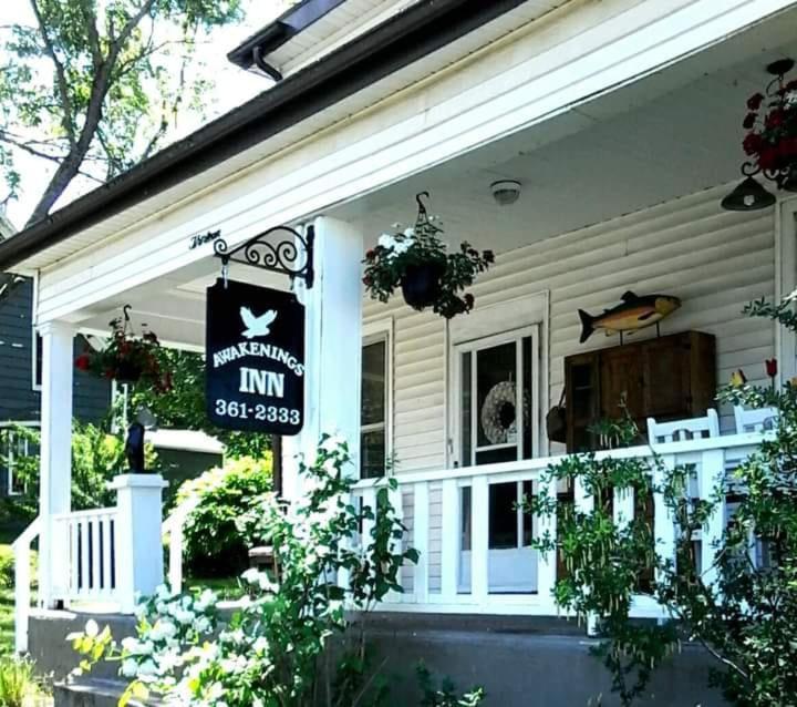 Awakenings Inn Montague Exterior photo
