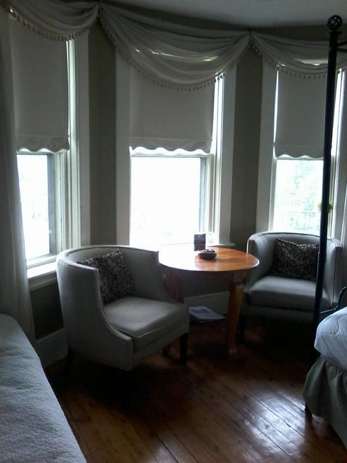 Awakenings Inn Montague Exterior photo
